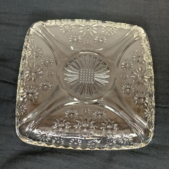 Vintage Pressed Glass Clear Square Dish Daisies Scalloped Edge 6" - Picture 5 of 8